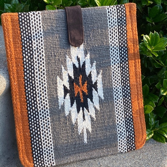 Accessories - Aztec iPad protective sleeve